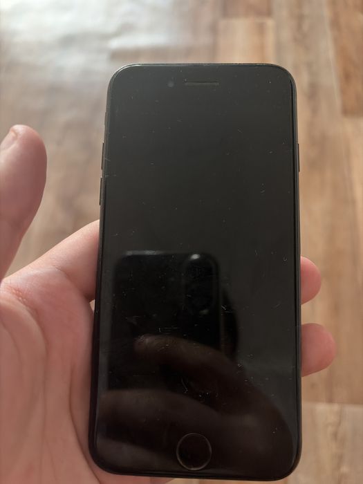 Продаю обычный Iphone 7