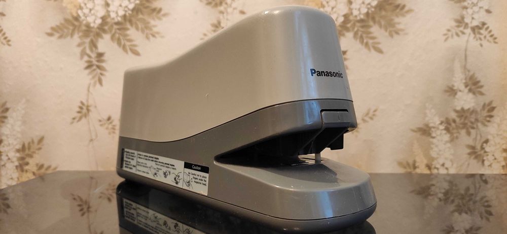 Два электрических степлера- Panasonic AS-302N и Rapid 65 (Швеция).