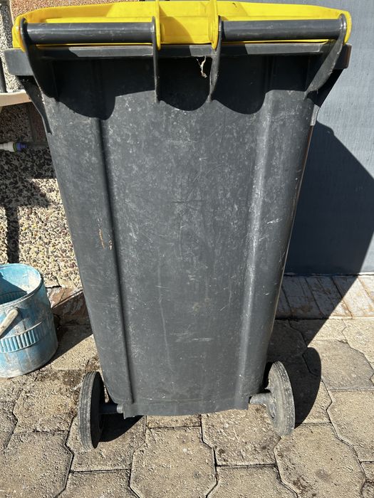 Мусорный бак садовый