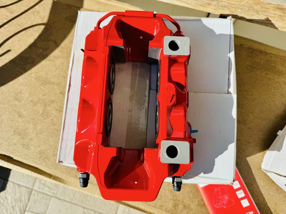 Спирачни апарати Brembo (4 бутални) чисто нови в кутии