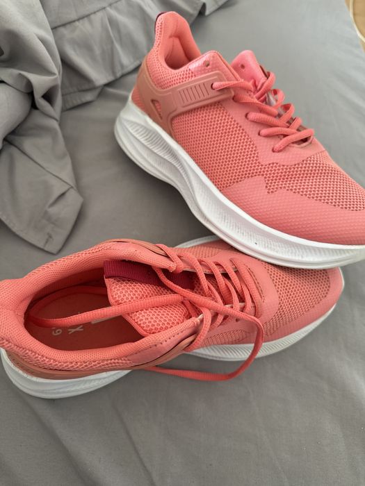 Vand pantofi pentru alergare