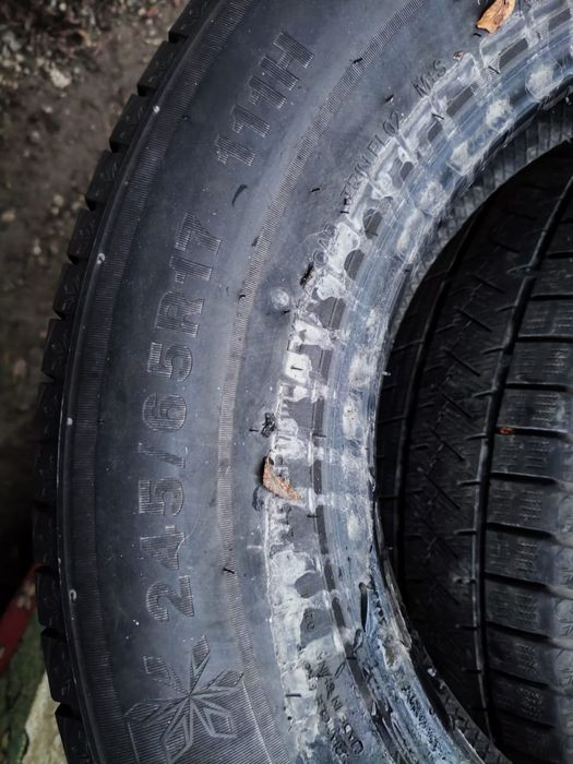 Продам два баллона 245 65 R17