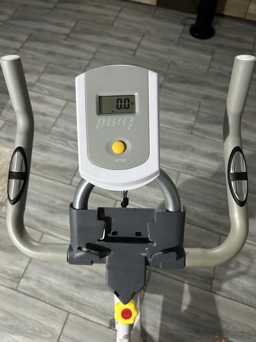 Bicicletă Spinning Magnetică GO4FIT GF200, volantă 10 kg, stare impecabilă