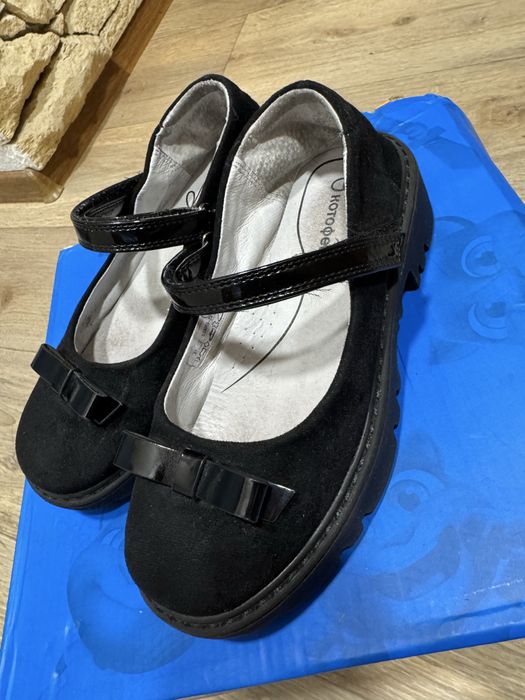 Продам школьные туфли для девочки