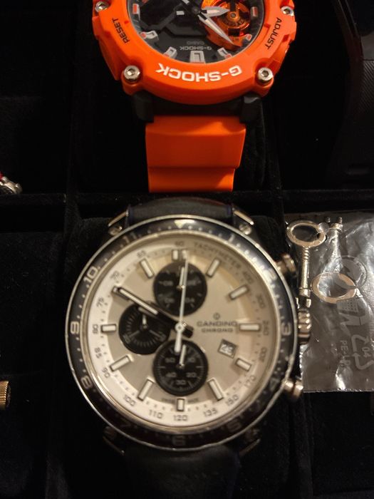 Серия от часовници