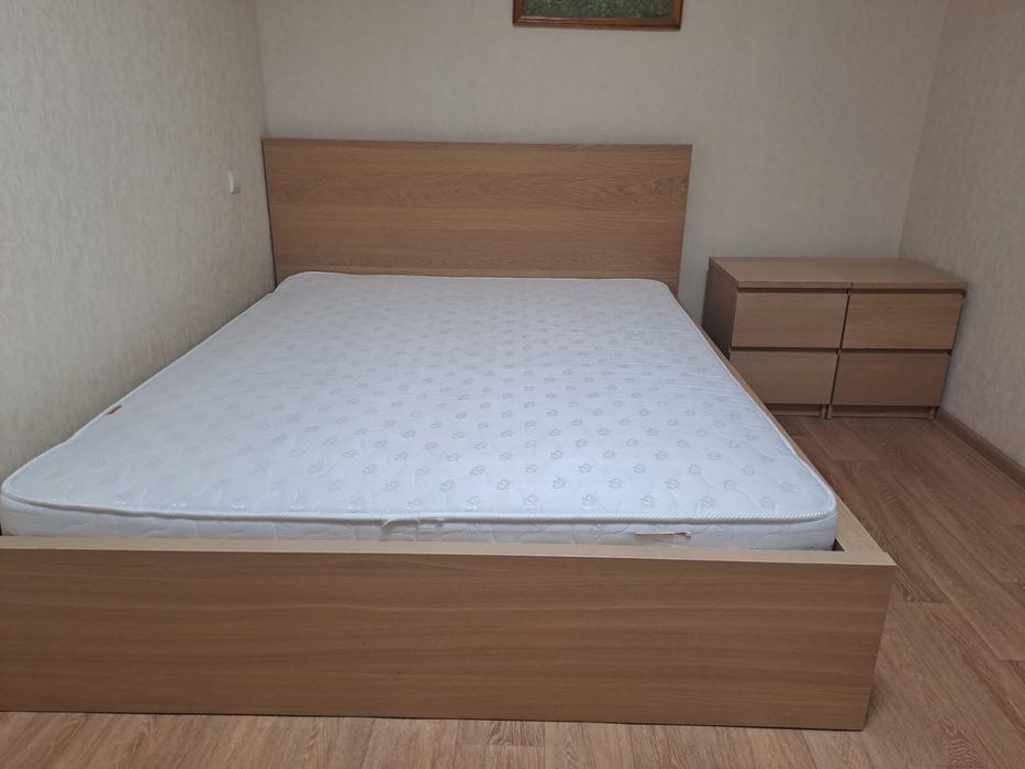 Продам кровать с тумбами от Икея