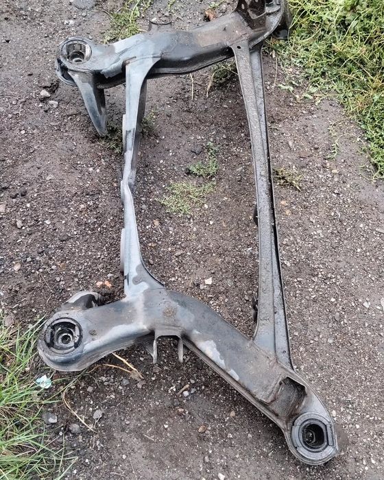 Продам подрамник мерс 190 продам
