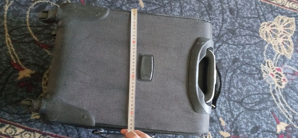 Продаю чемодан б/у