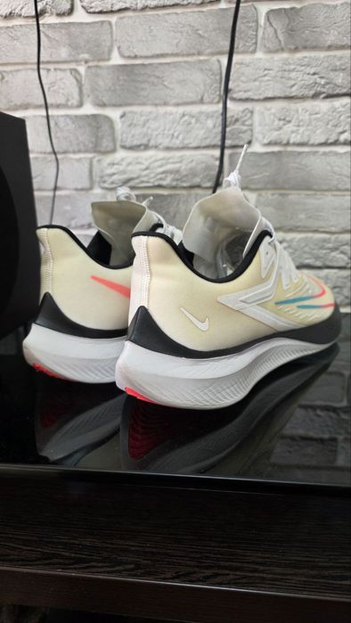 Оригинальные кроссы Nike