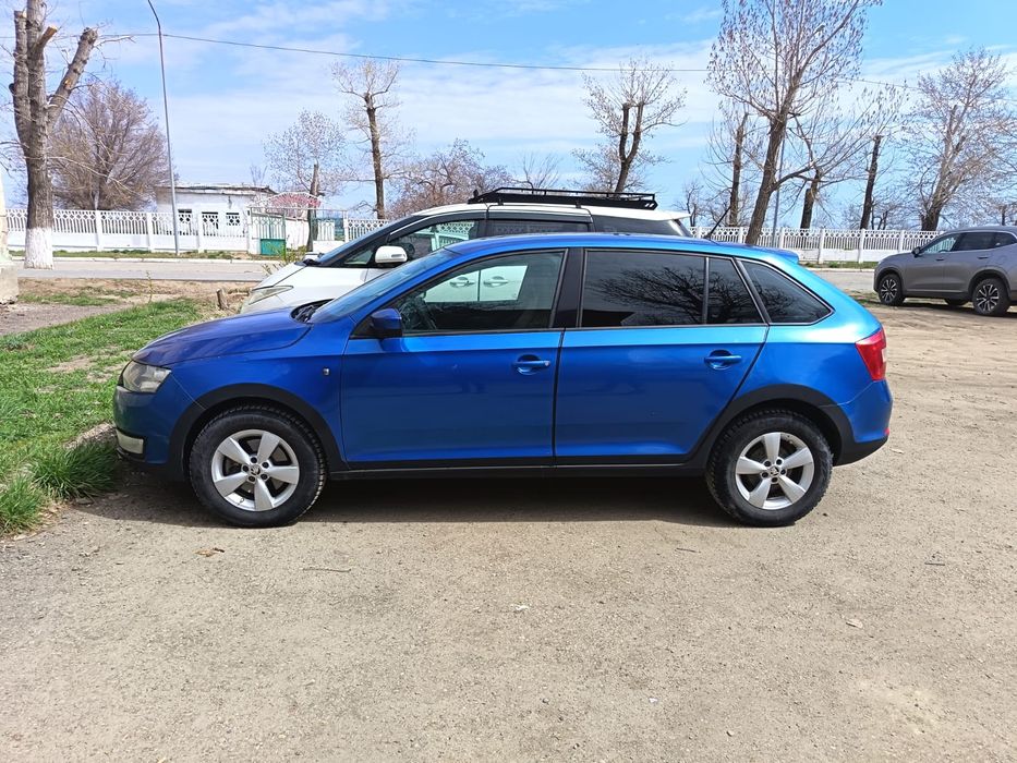 Продам автомобиль Skoda Rapid 2014