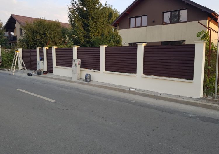 Execut garduri din beton plasa sau tabla