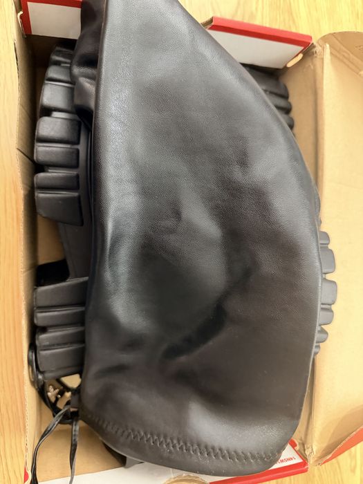 Дамски боти на платформа.