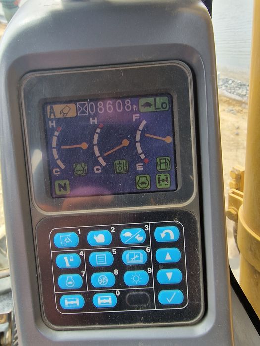 Excavator Komatsu pneuri 16.5 tone