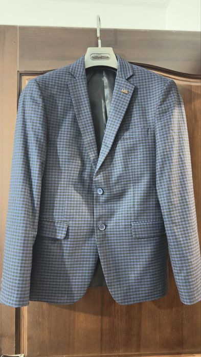 Продам брючной костюм