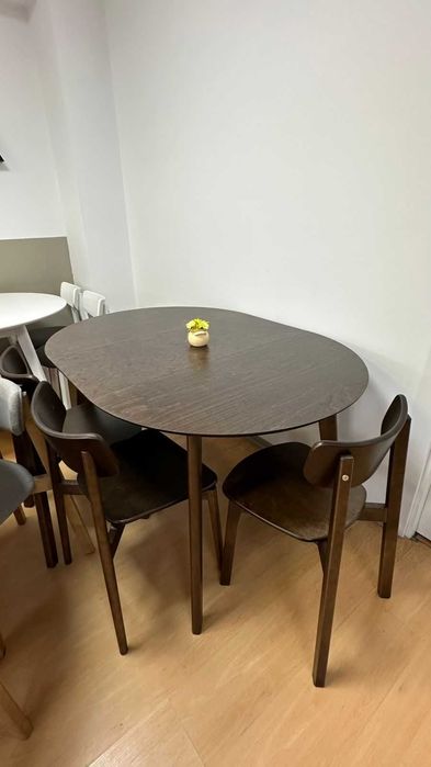 Деревянный стол с витрины со скидкой