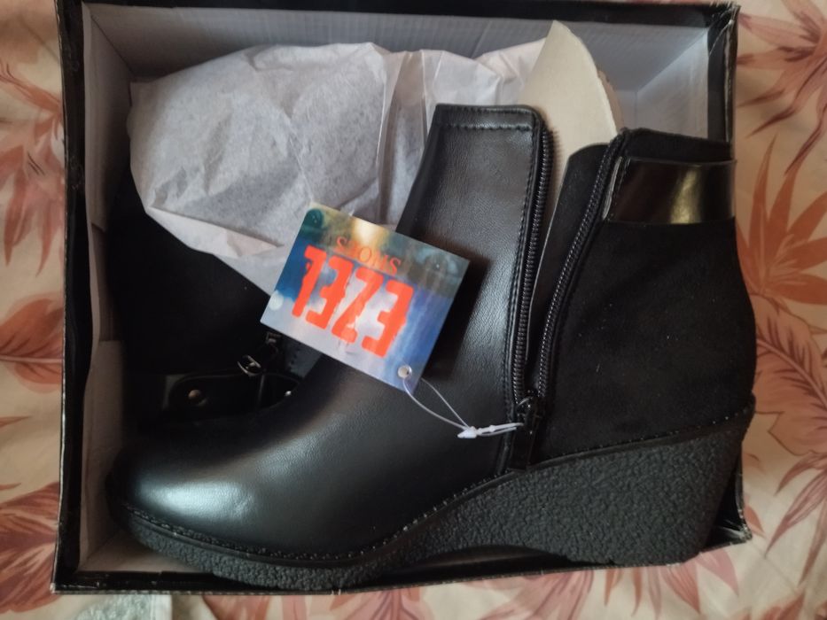 Продавам Боти 41 номер