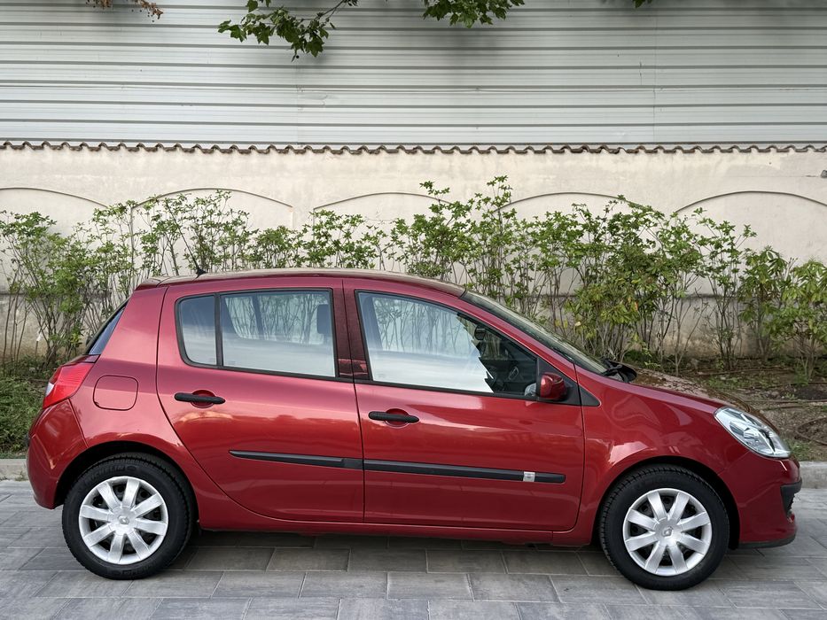 Renault Clio Unic Proprietar 1.4 16V 98 cp benzina cu climatronic