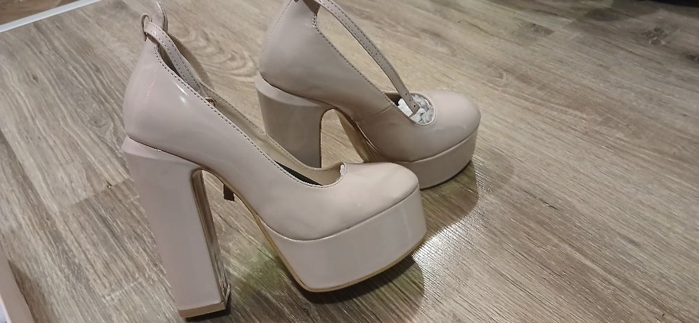 Дамски обувки с ток