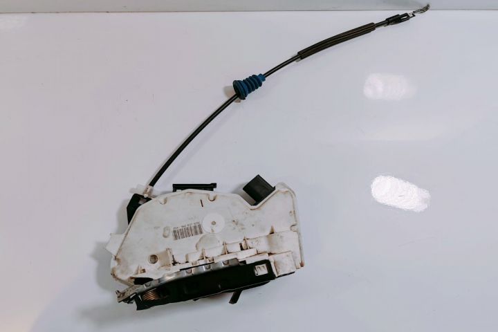 Broasca Usa  stanga fata 5N2837015C Volkswagen VW Passat CC prima gen