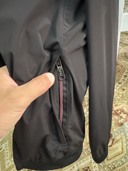 Продам куртку, ветровку Karllagerfeld