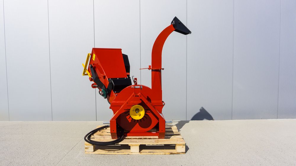 Tocător crengi la tractor RT 630 R cu role de tragere