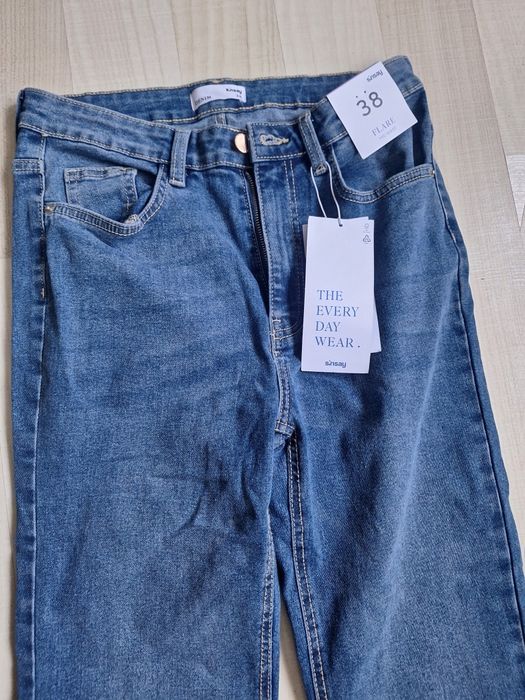 Vand blugi noi cu eticheta cumparati de la Sinsay