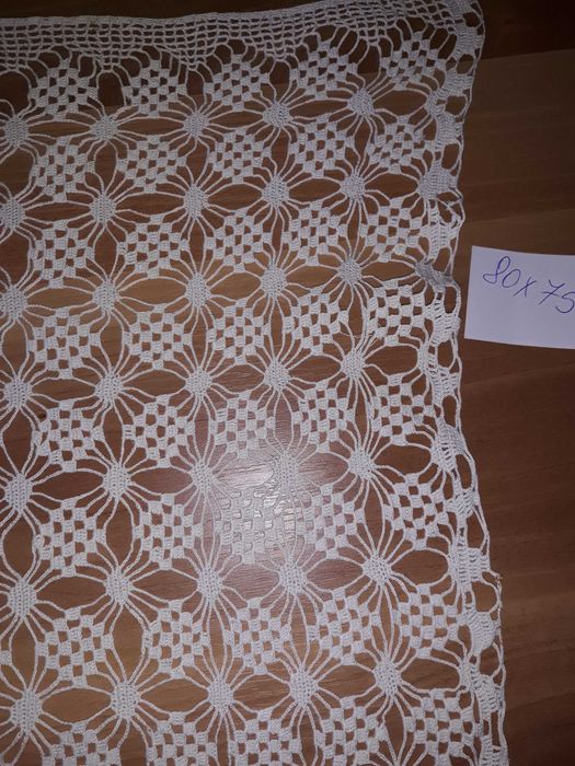 Dantela croșetata manual