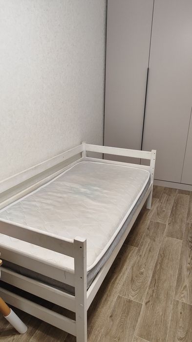 Детская  кровать 80 на 160 с матрасом