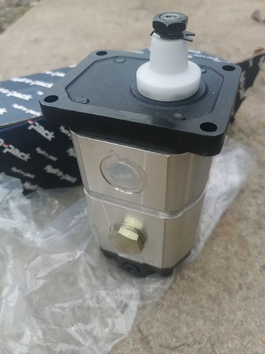 Pompa hidraulica dubla pentru spărgător de lemne