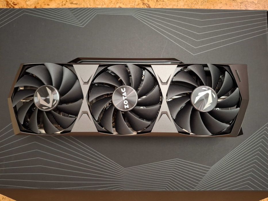 Продавам видеокарта ZOTAC GAMING GeForce RTX 3080 Trinity  12GB
