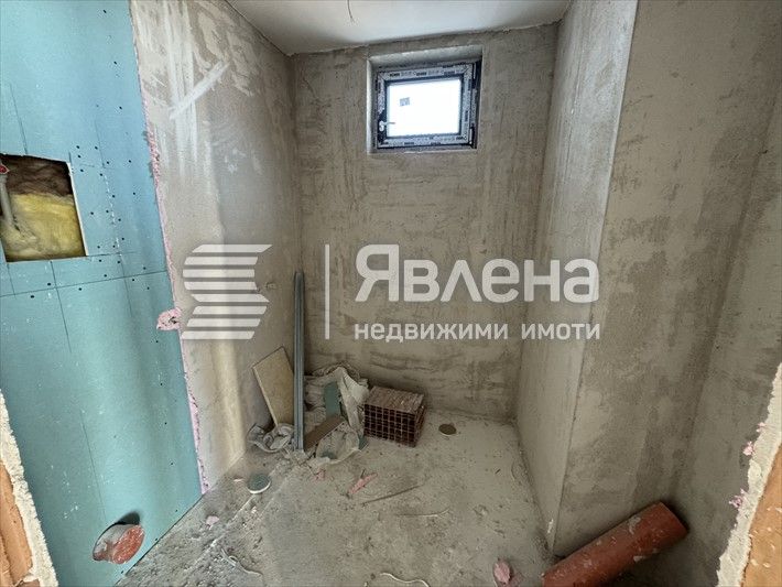 Просторен тристаен апартамент на 5-ти етаж с площ