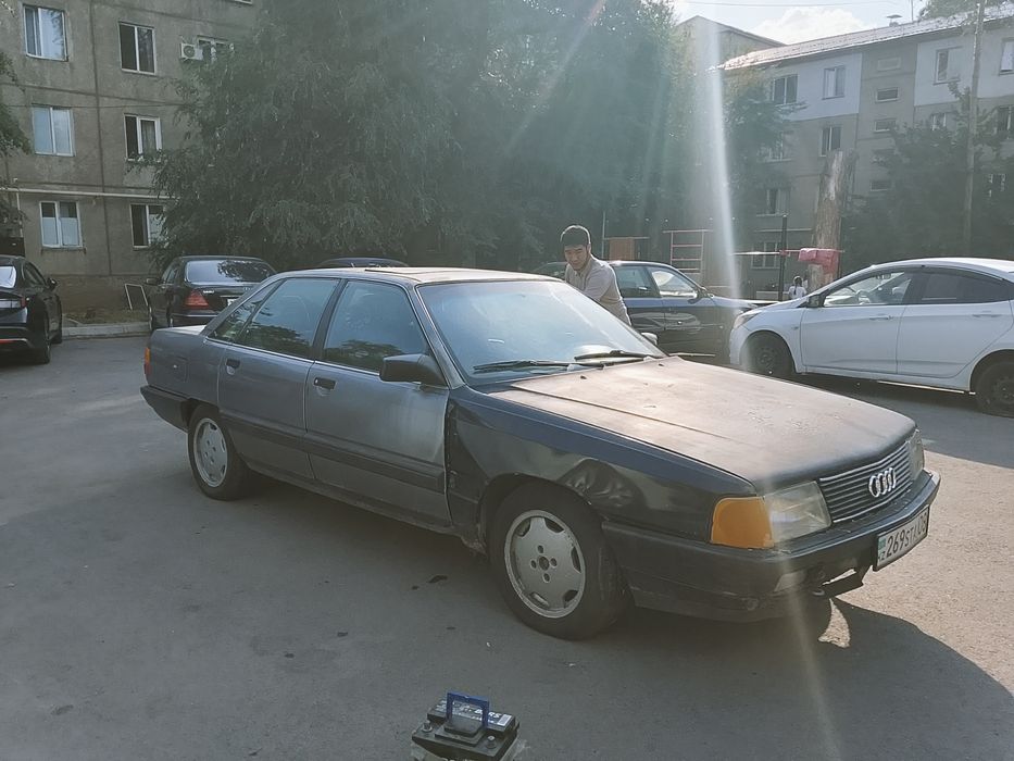 Ауди 100 2.3  срочно