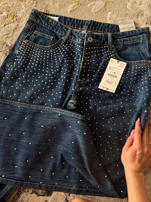 Дънки ZARA с камъни 36-38 размер