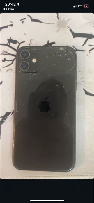 Продам iphone 11   на запчасть
