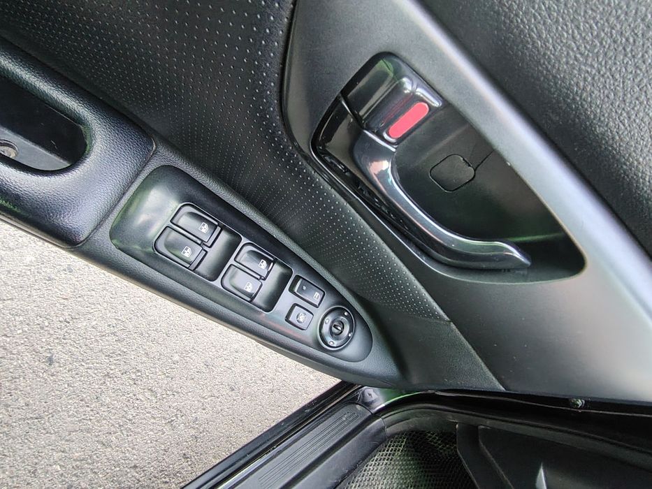 Автомобиль киа лотзе