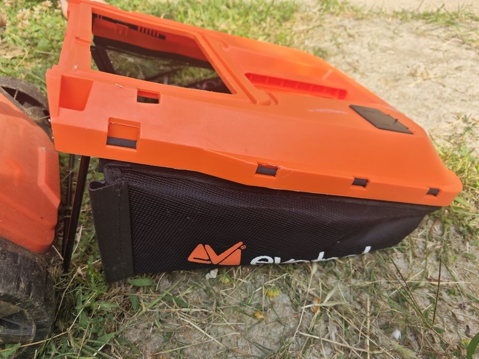 Vând mașină de tuns iarba electrica cu fir elEvotools LM1200