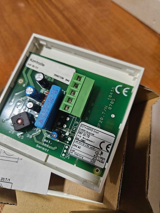 5 броя стайни термостатни регулатори за подово отопление Roth Basiclin