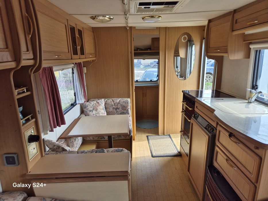 Продавам каравана Compass Rallye