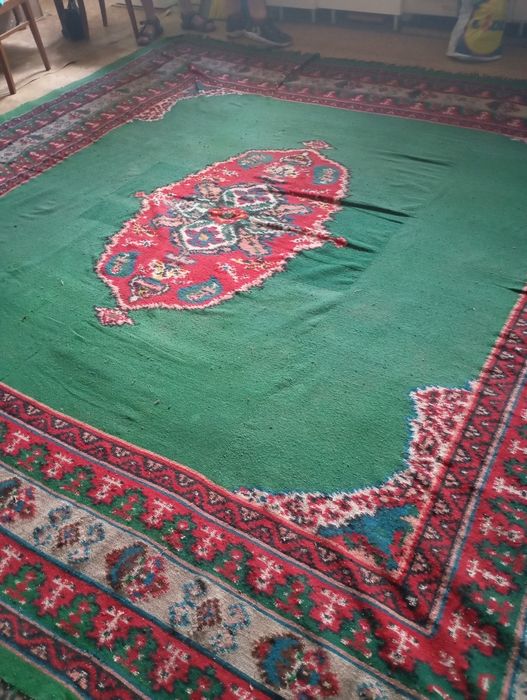 Ръчно тъкан килим