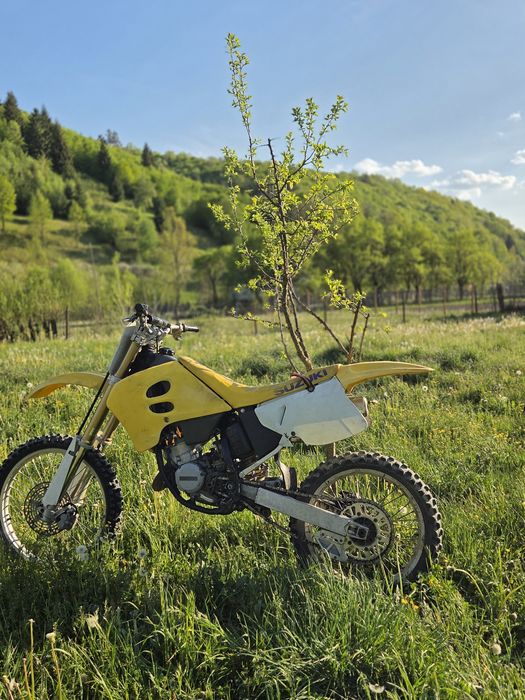Cross suzuki 125 2 timpi se vinde urgent