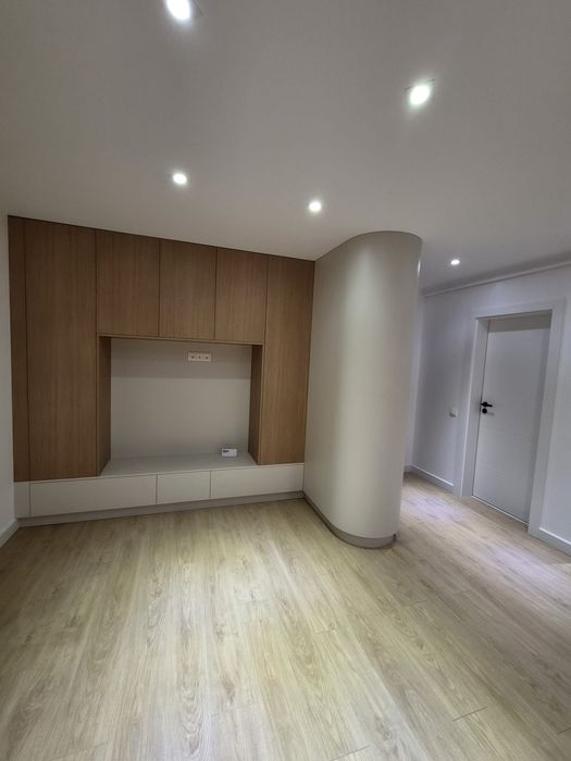 Vând apartament mobilat + loc parcare privat  - NEGOCIABIL