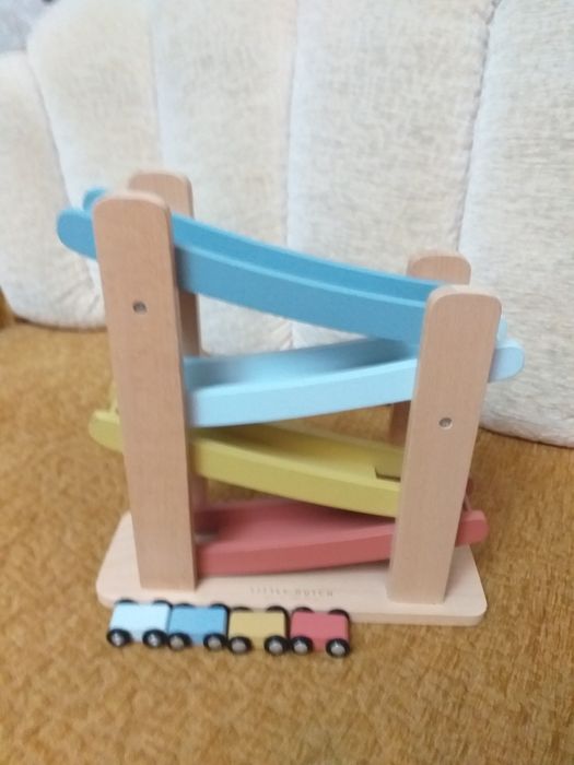 Vand diverse jucarii din lemn de fag pentru copii stare excelenta