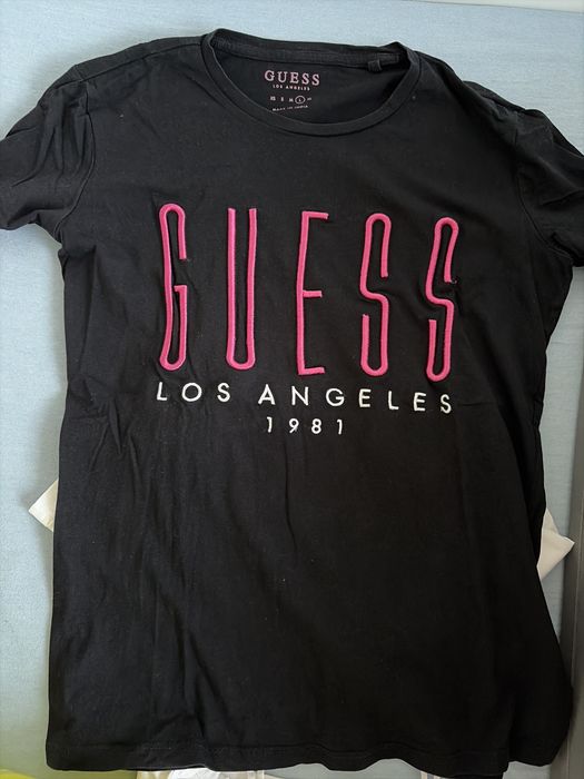 Черна тениска на Guess