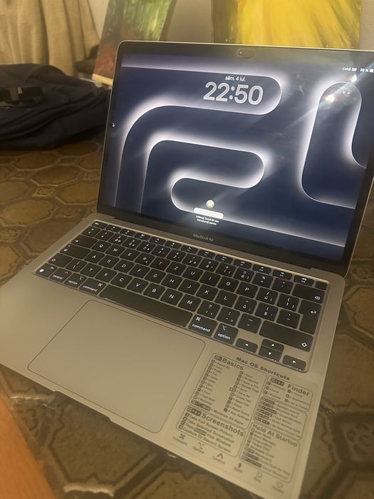 MacBook Air 13  M1 2020 , 256 gb- 8 gb ram