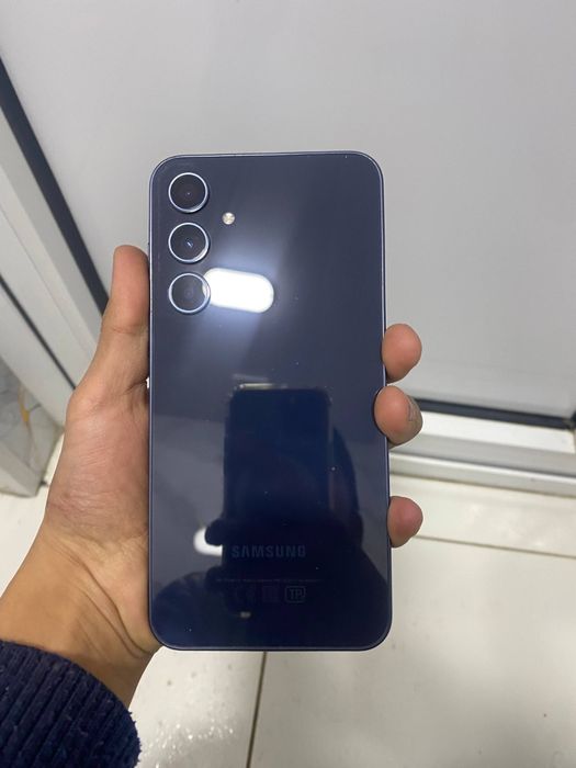 Samsung Galaxy a35 5g 8 128 gb sotiladi