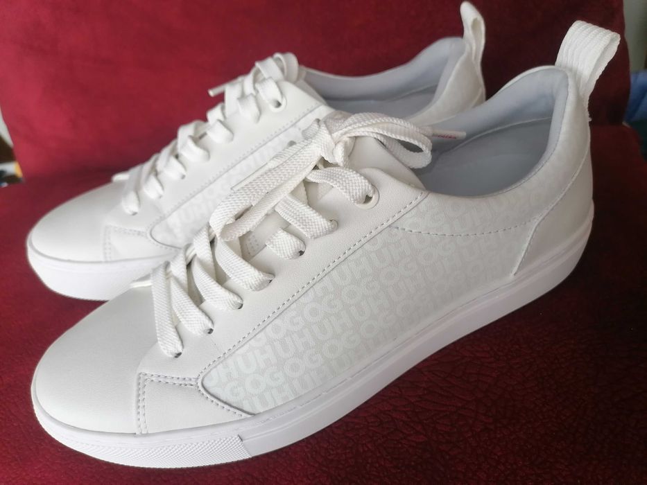 PANTOFI SPORT HUGO BOSS - ADIDASI TENESI SNEAKERSI piele ecologica model Morrie Tenn, Alb murdar, marimea 39 dar e 40, noi in cutie - ORIGINALI