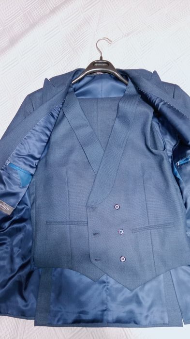 Тройка костюм 46 р