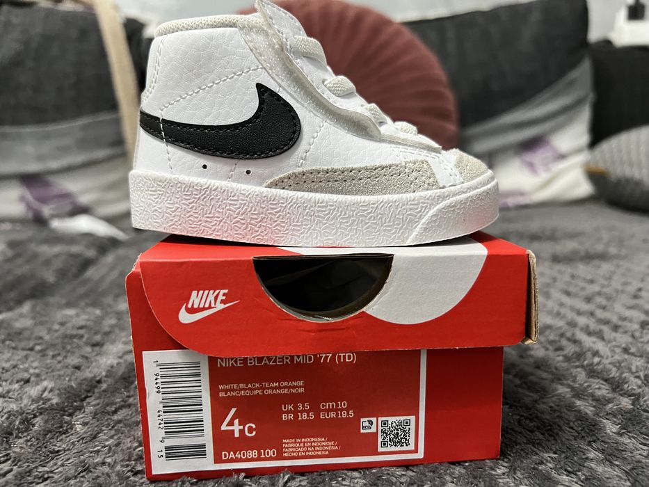 Adidasi Nike blazer nr 19,5 ca noi