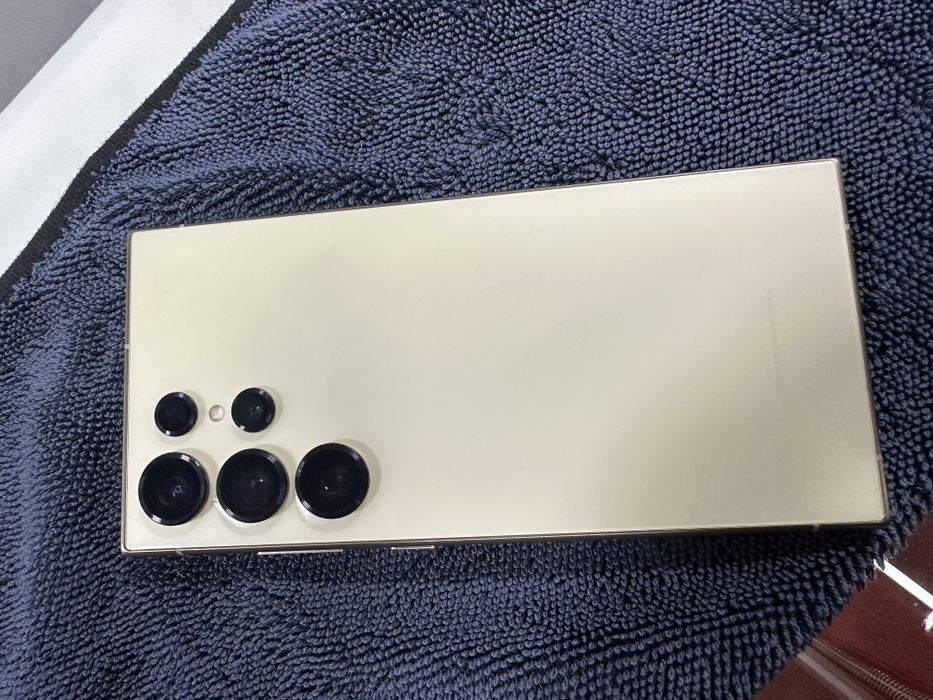 Samsung S24 ultra 12/156 1 slot simcarta 1sim 2 e-sim idialniy