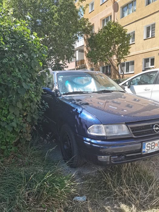 Vand Opel Astra F 1.6 benzina